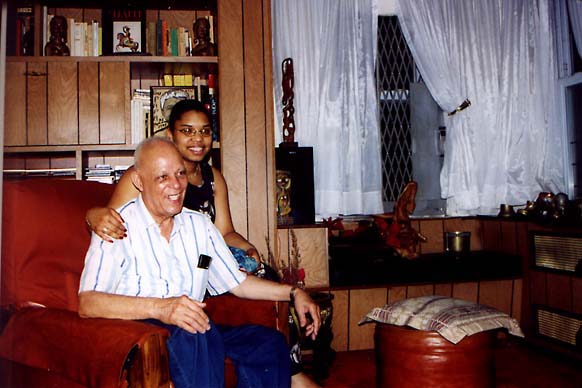 Paul Laraque avec sa petite-fille Kisha Saldana