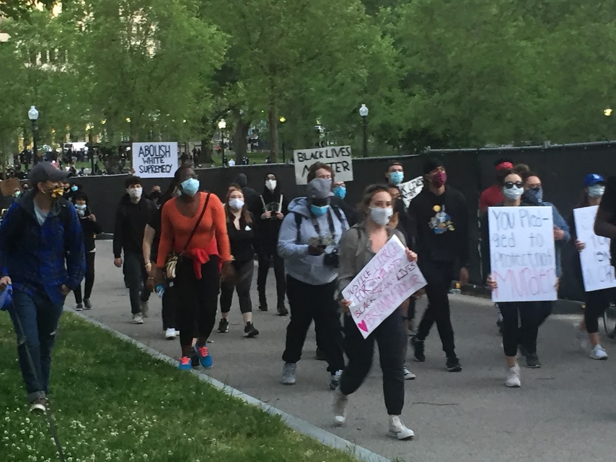 Manifestants dans le Boston Common, Massachusetts, le 31 mai 2020. —photo par Tanbou.
