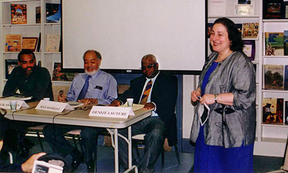 De gauche à droite: Patrick Sylvain, Max Manigat, Denizé Lauture et Jill Netchinsky dans la conférence «Hommage à Paul Laraque» à l’Université Harvard en 2002.